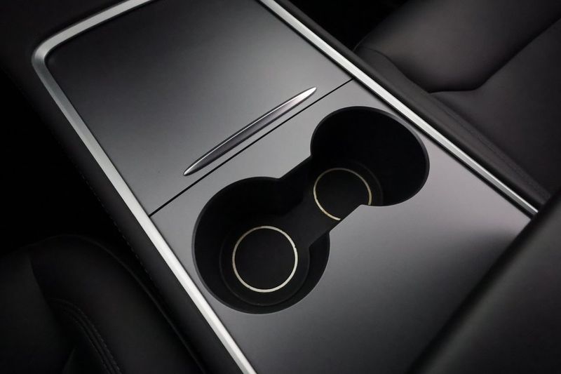 Tesla Model Y bild 23