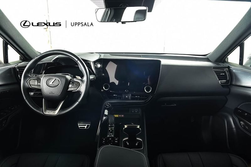 Lexus NX bild 9