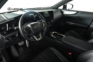 Lexus NX bild 18