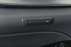 Lexus NX bild 12