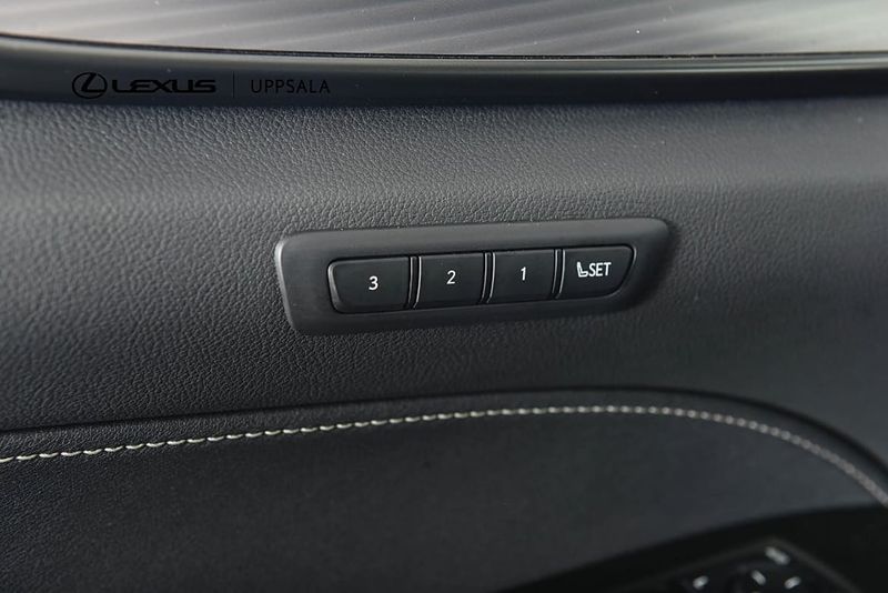 Lexus NX bild 12