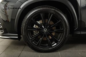 Lexus NX bild 25