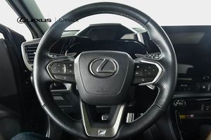 Lexus NX bild 14