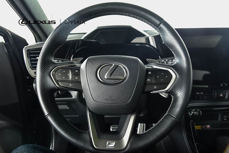 Lexus NX bild 14