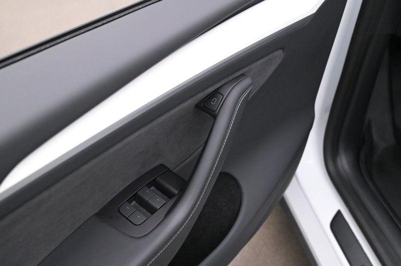 Tesla Model Y bild 10