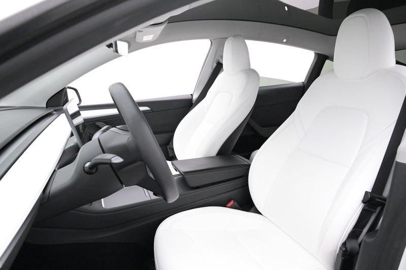Tesla Model Y bild 9