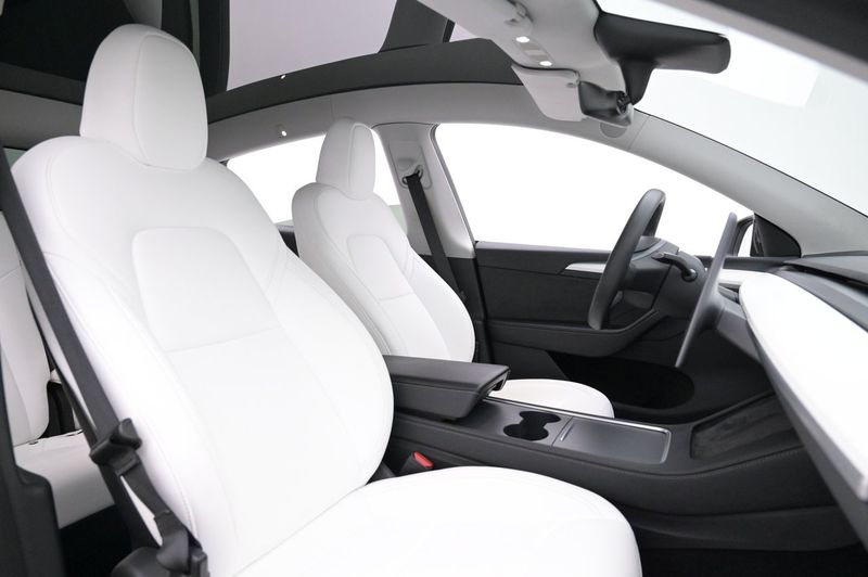 Tesla Model Y bild 12