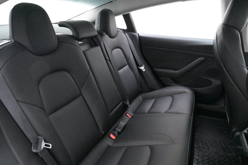 Tesla Model 3 bild 21