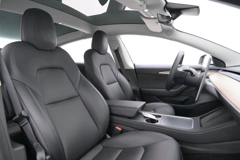 Tesla Model 3 bild 11
