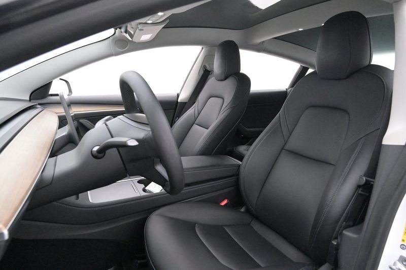 Tesla Model 3 bild 9