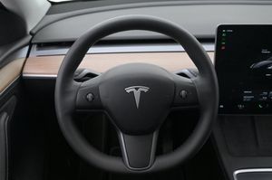 Tesla Model Y bild 7