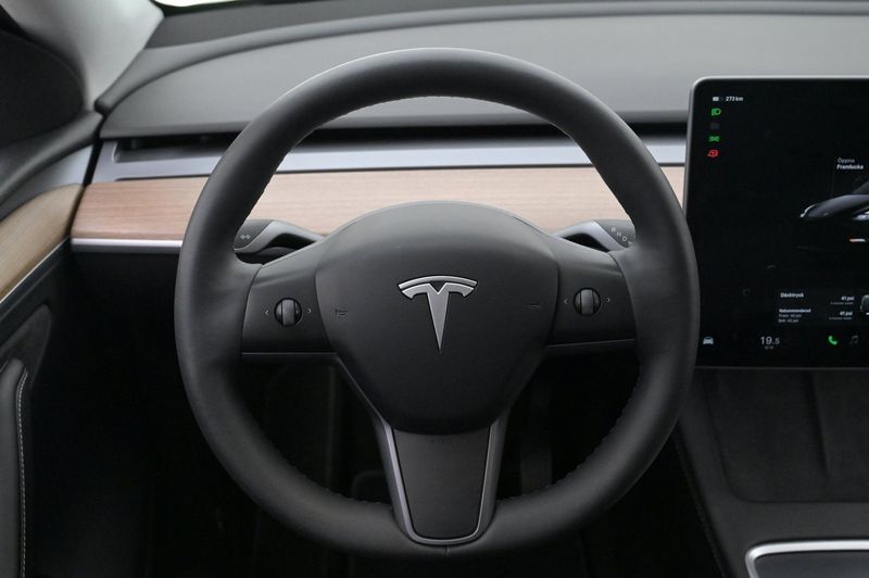 Tesla Model Y bild 7