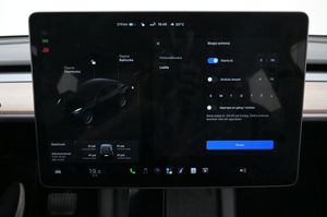 Tesla Model Y bild 16