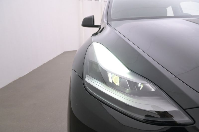 Tesla Model Y bild 26