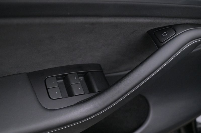 Tesla Model Y bild 10