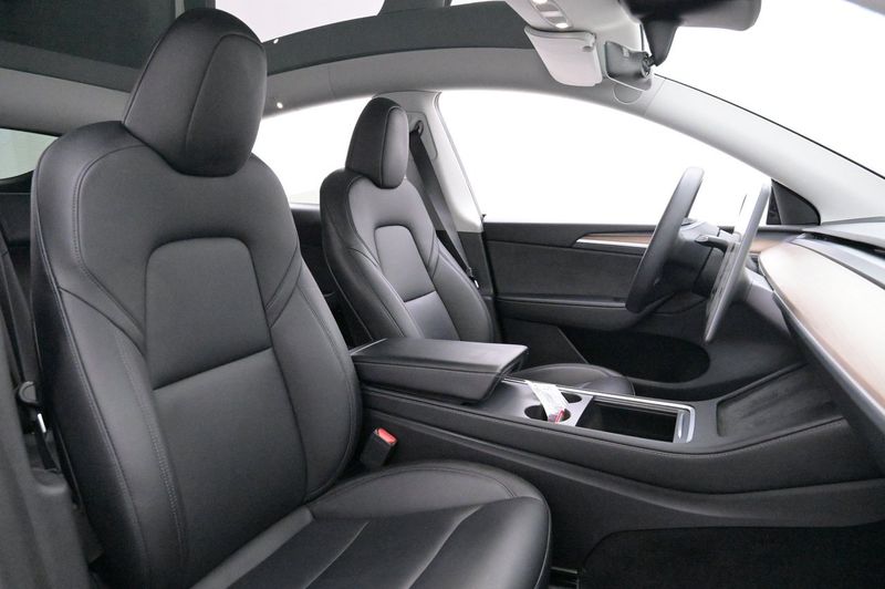 Tesla Model Y bild 12