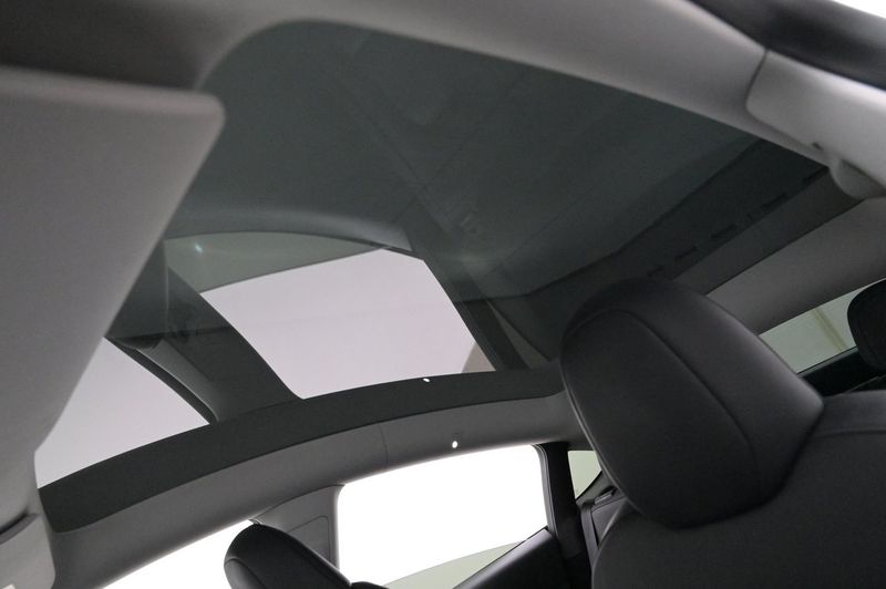 Tesla Model Y bild 24