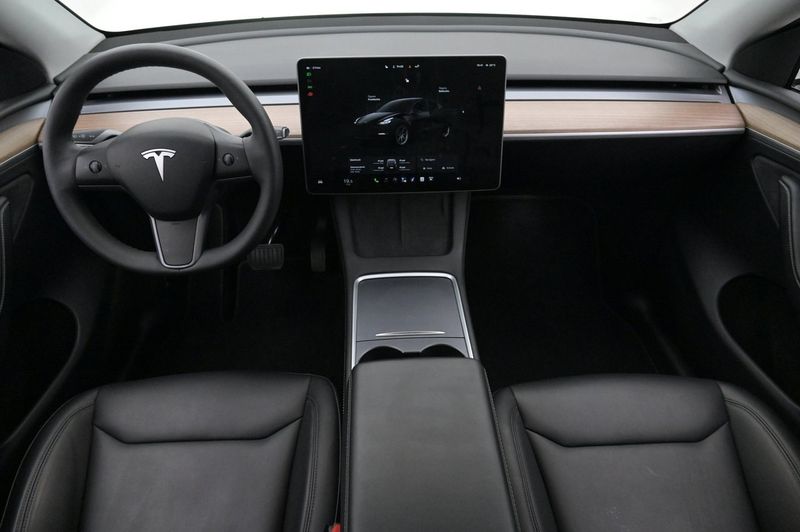 Tesla Model Y bild 6