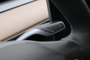 Tesla Model Y bild 8