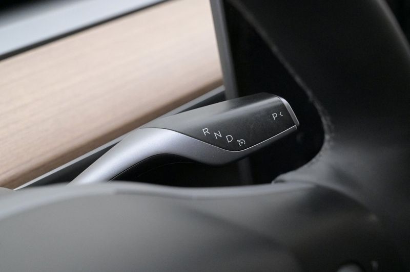 Tesla Model Y bild 8