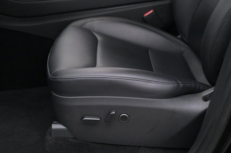 Tesla Model Y bild 11