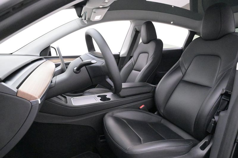 Tesla Model Y bild 9