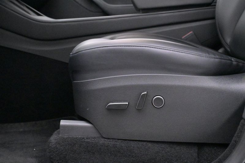Tesla Model Y bild 11