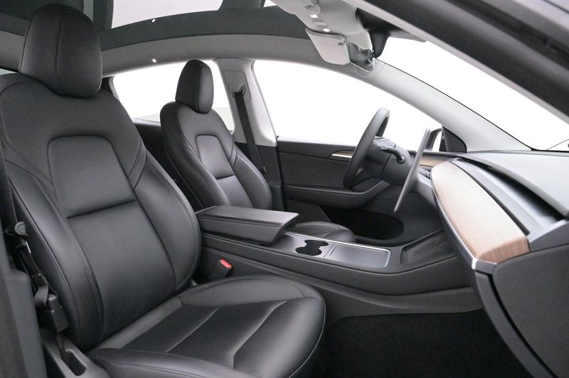 Tesla Model Y bild 12