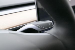 Tesla Model Y bild 8