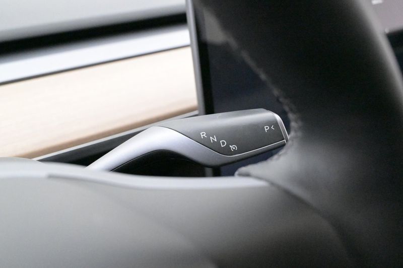 Tesla Model Y bild 8