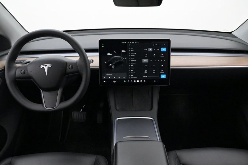 Tesla Model Y bild 7