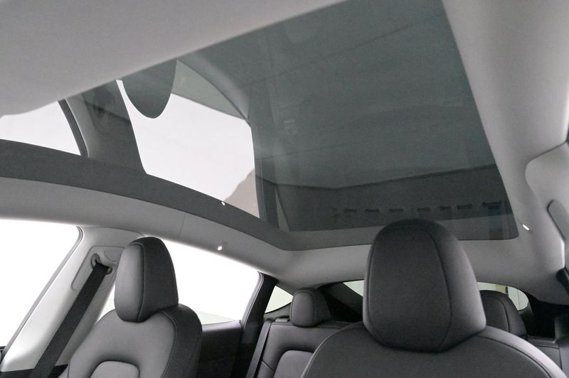 Tesla Model Y bild 24