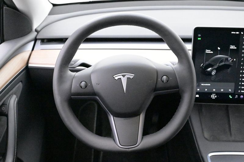 Tesla Model Y bild 6