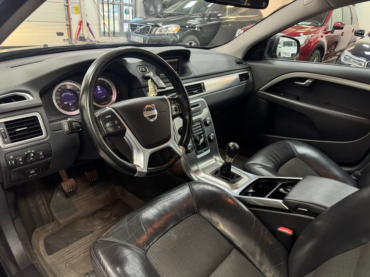 Vehicle image 6