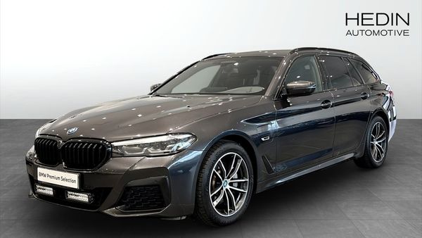 BMW 530 e xDrive Touring M Sport,rattvärme,backkamera,drag - 2023