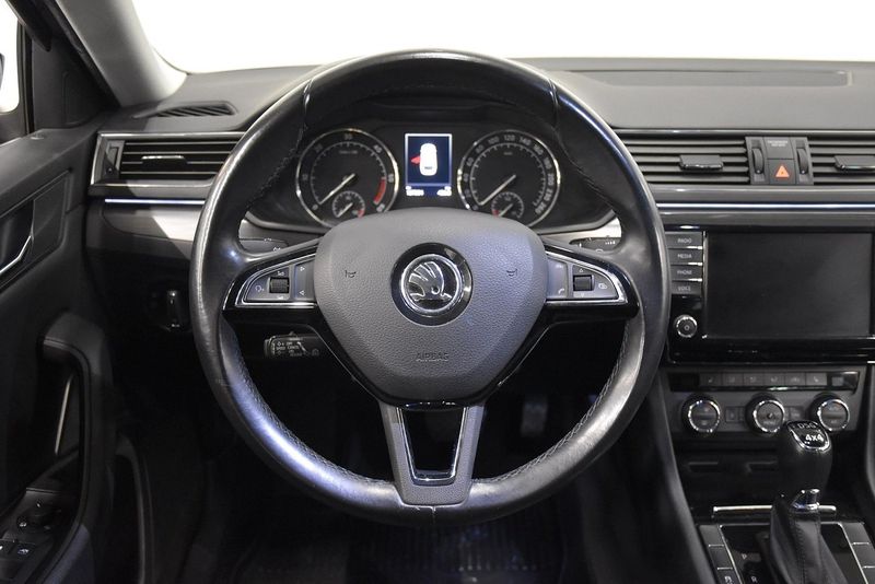 Skoda Superb bild 2