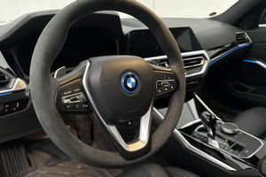 BMW 330 bild 15