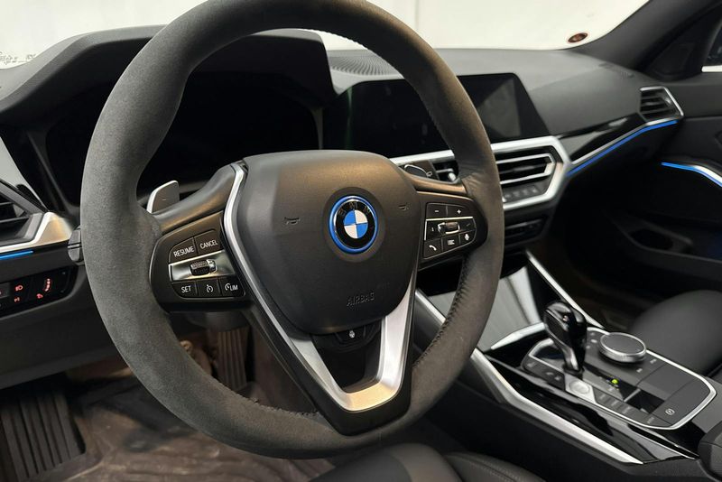 BMW 330 bild 15