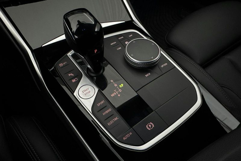 BMW 330 bild 14