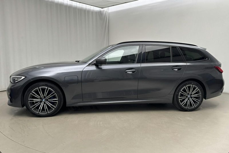 BMW 330 bild 2
