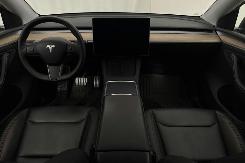 Tesla Model Y bild 6