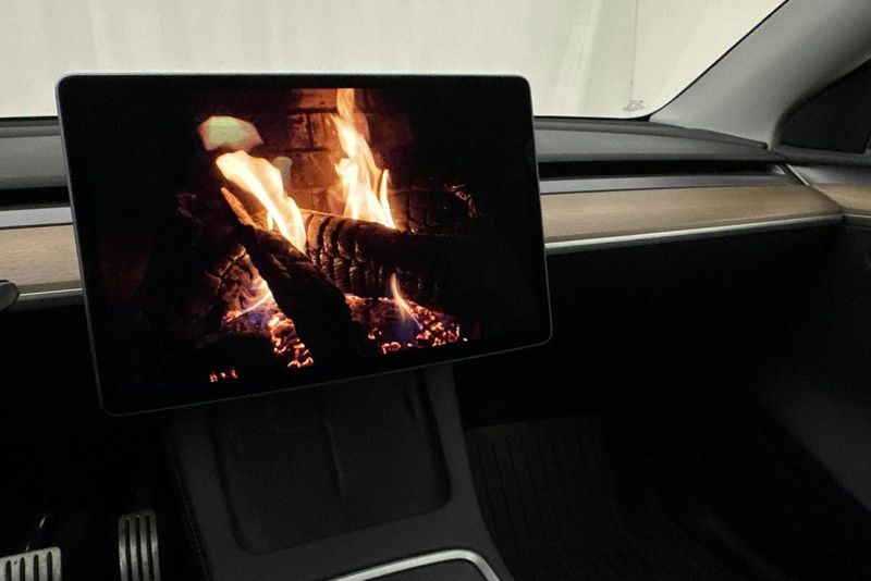 Tesla Model Y bild 17