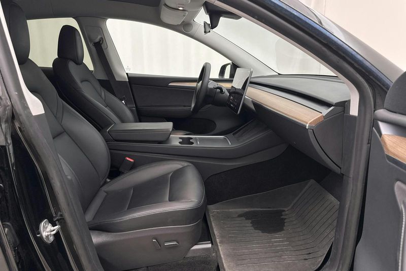Tesla Model Y bild 7