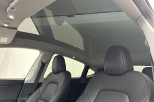 Tesla Model Y bild 16