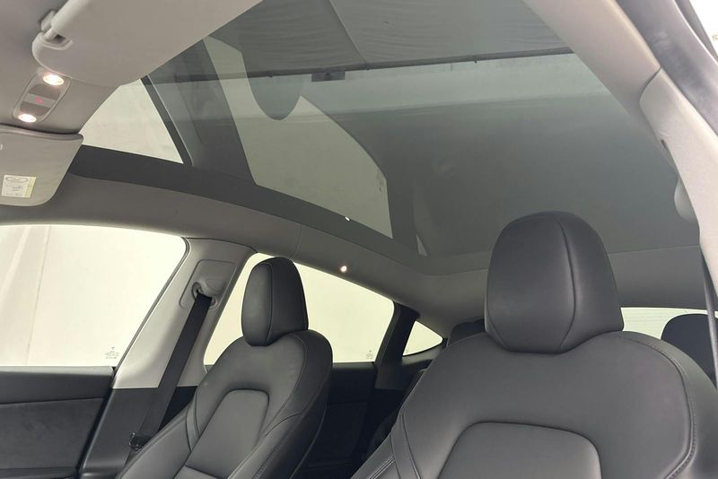 Tesla Model Y bild 16