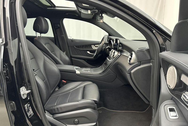 Mercedes GLC300 bild 7