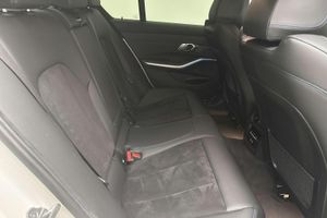 BMW 330 bild 8