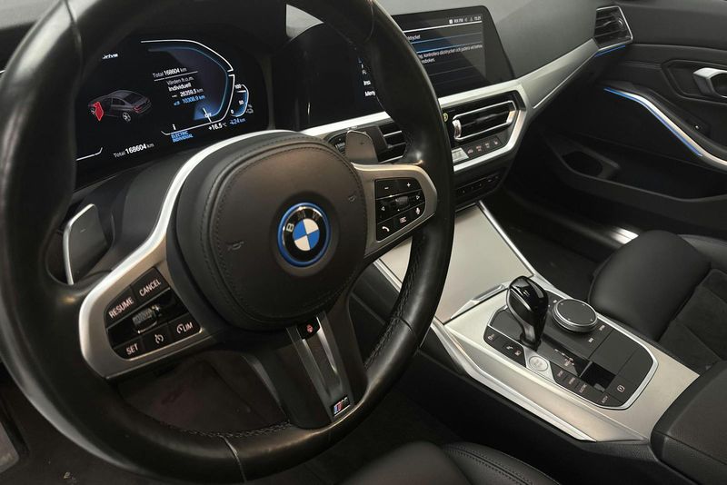 BMW 330 bild 15