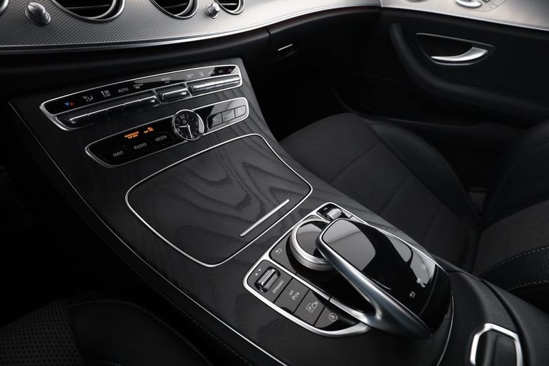 Mercedes E220 bild 23