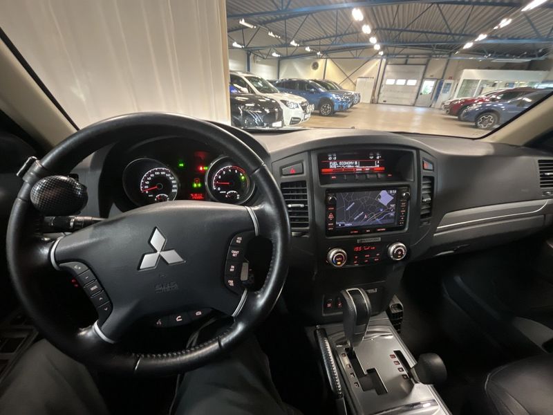 Mitsubishi Pajero bild 12